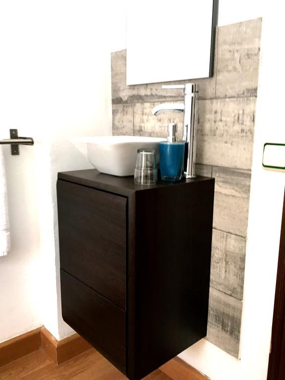 Single Room,817897676:JPEG